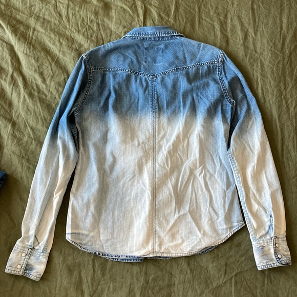 American Eagle M dip bleached denim shirt - Picture 2 of 6